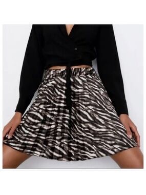 Zara Zebra- Tiger print Pleated Skater Skirt skort Black & White